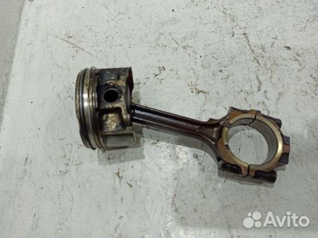 Поршень с шатуном Ниссан