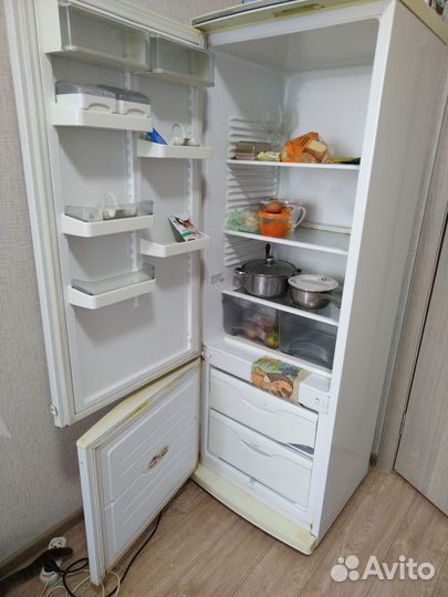 Холодильник и микроволновая печь