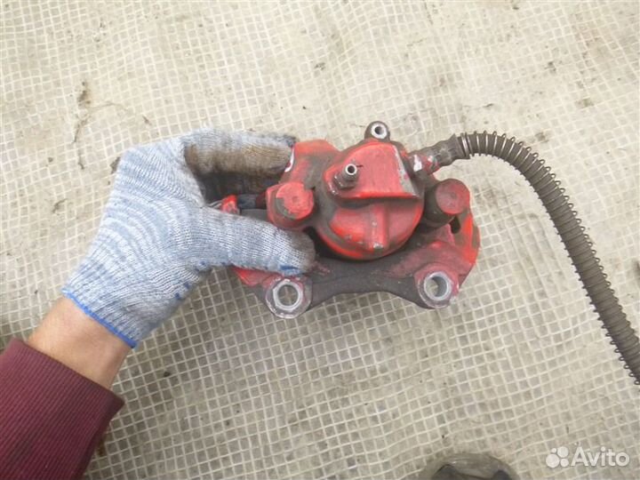 Суппорт тормозной задний правый Mercedes S500