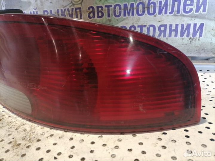 Фонарь задний правый Dodge Stratus