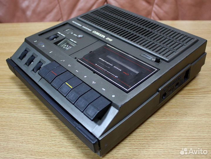 Кассетный магнитофон 