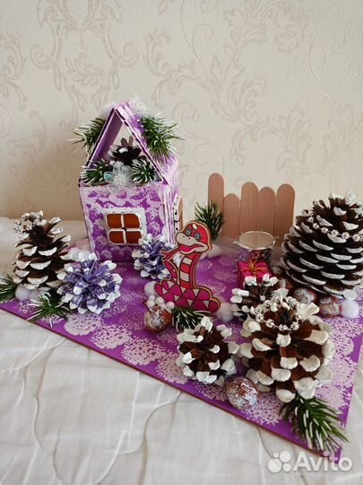 Поделка новогодняя снежная с домиком, шишками