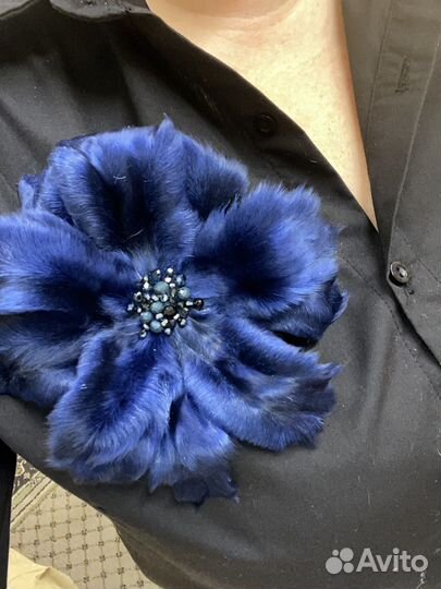 Брошь цветок из кожи и меха
