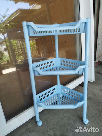 Угловая полка в ванную на телескопической трубке