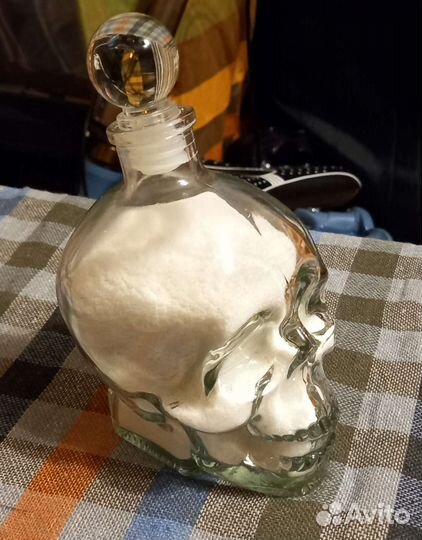 Графин в форме черепа