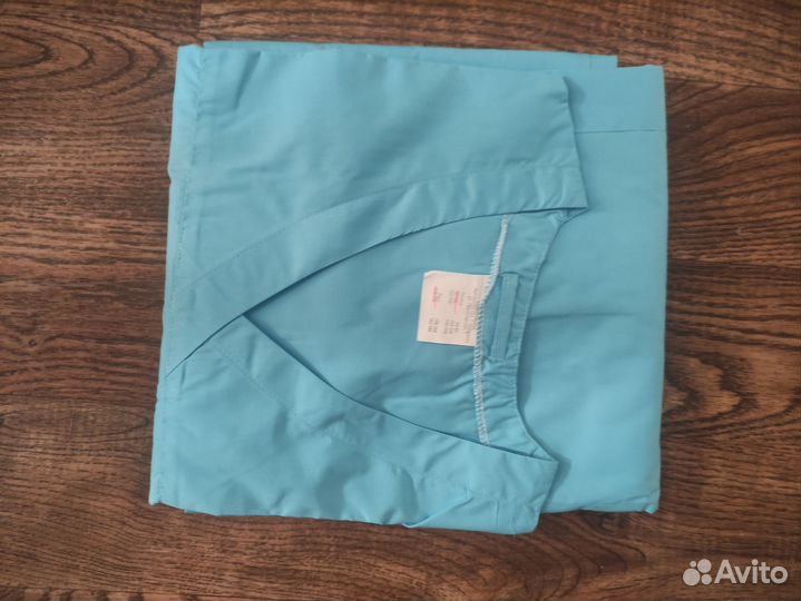 Костюмы и халаты медицинские