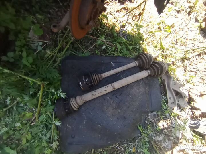 Привод передний левый Volkswagen Vento/Golf 3