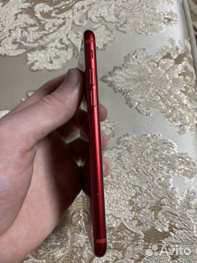 Телефон iPhone 8