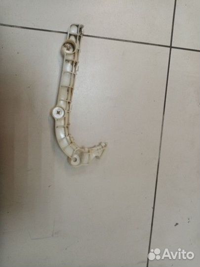 Кронштейн переднего бампера правый