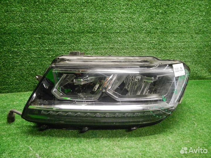 Фара левая Volkswagen Tiguan
