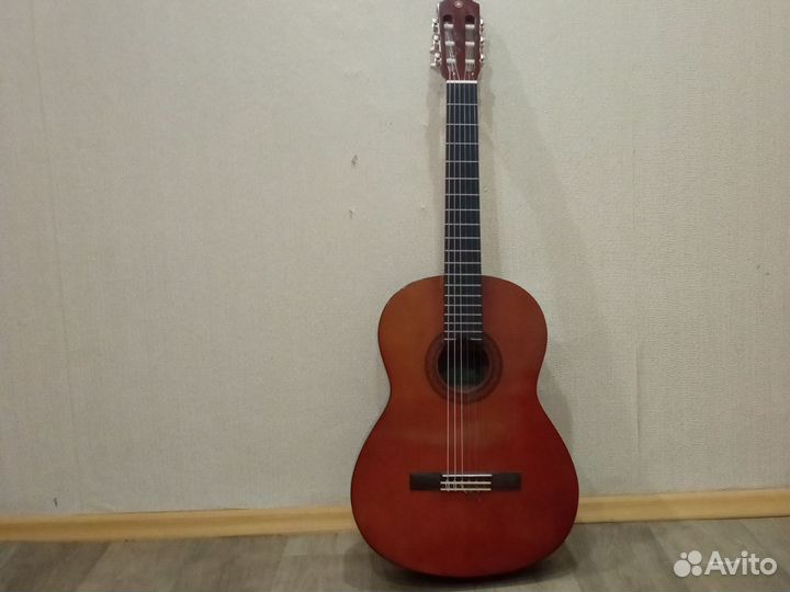 Классическая гитара Yamaha C40 и комплект с акс-ми