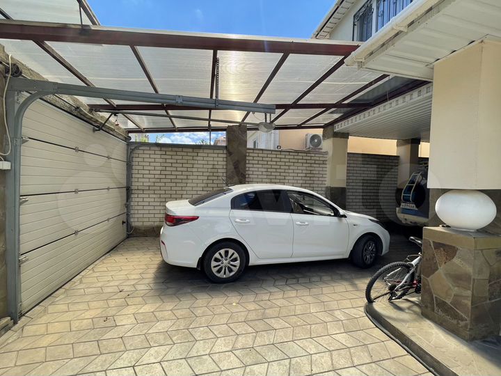 Дом 168 м² на участке 4,5 сот.