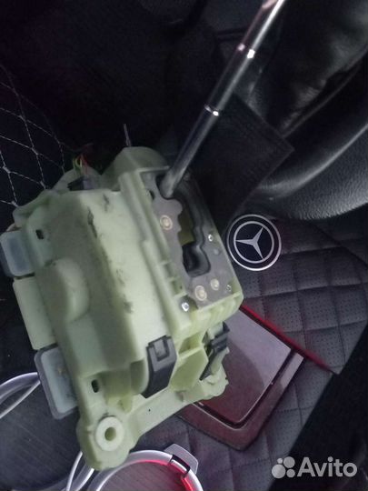 Кулиса на 211,219 мерседес
