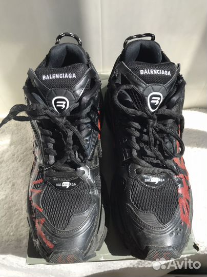 Кроссовки balenciaga runner red graffiti 45 р