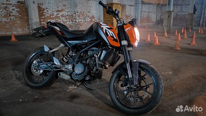 Мотошкола. Вождение мотоцикла KTM duke 200