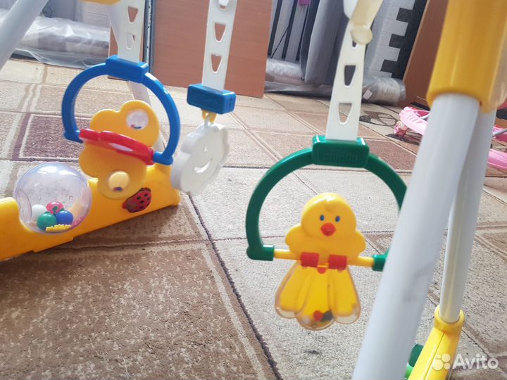 Развтвающая игрушка на ножках