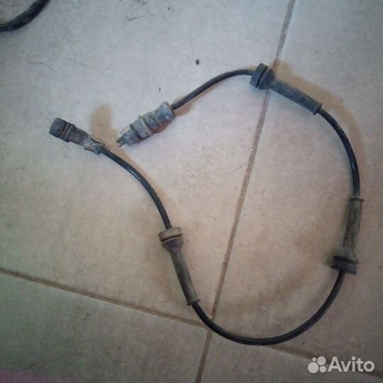 Датчик ABS Renault Megane 8200296570 2, передний