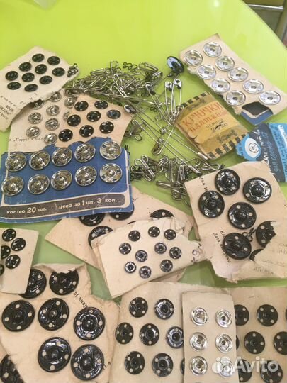Швейные крючки и кнопки и иголки СССР