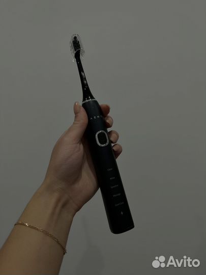 Электиречкая зубная щетка