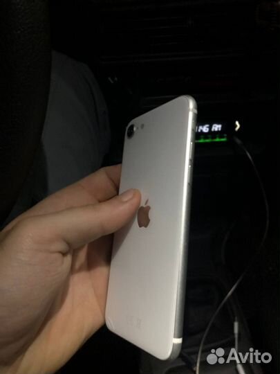iPhone SE, 64 ГБ