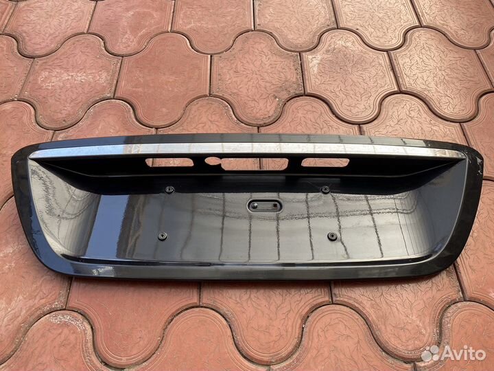 Накладка крышки багажника w220