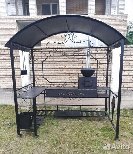 Мангал с крышей
