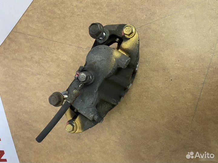 Суппорт передний правый Nissan Serena C25