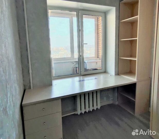 Рабочая зона в углу у окна