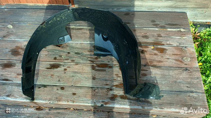 Подкрылок передний правый