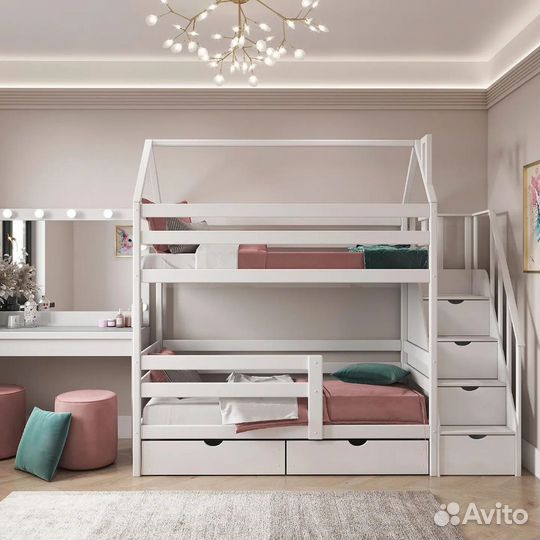 Двухъярусная кровать с лестницей Комодом