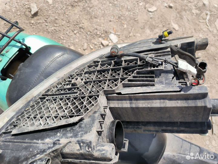 Передняя левая фара skoda octavia a5 с дефектом