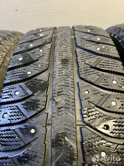 Bridgestone Ice Cruiser 7000 215/65 R16