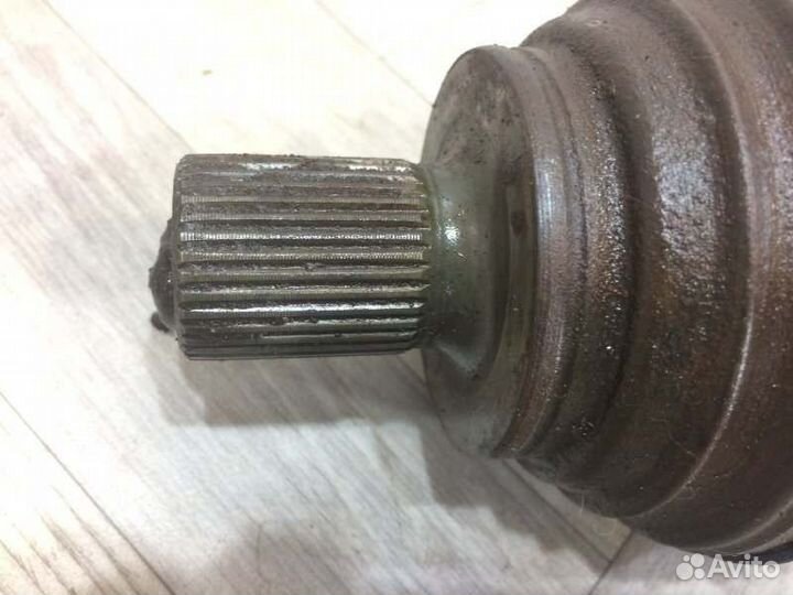 Привод полуось шрус правый передний Volkswagen