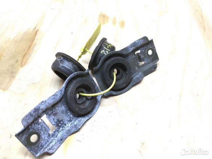 Крепление радиатора Nissan Liberty RM12 QR20DE