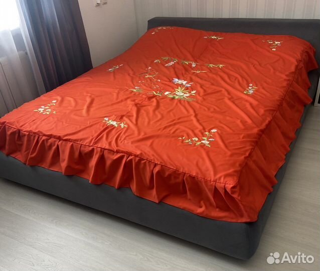 Покрывало на кровать с вышивкой