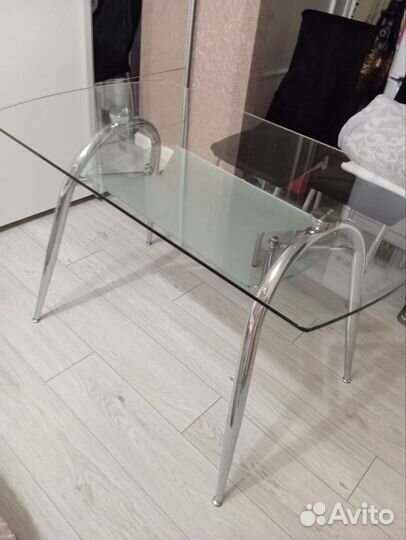Кухонный стол стеклянный