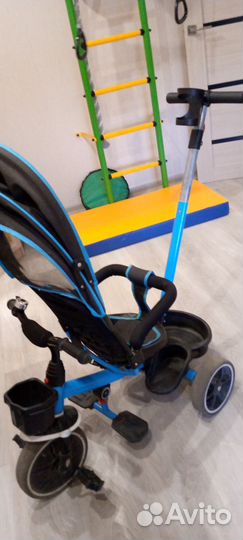 Трехколесный велосипед с ручкой