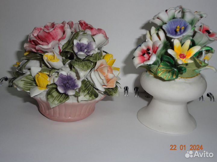 Фарфоровые статуэтки букет цветов в вазе