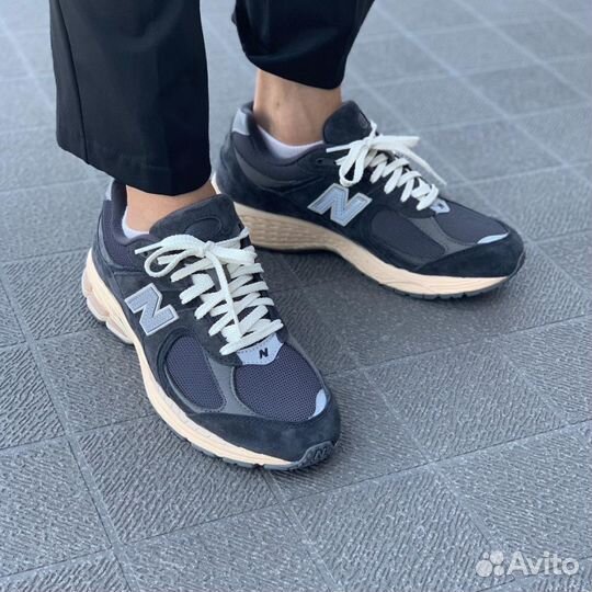 NB 2002R Phantom кроссовки