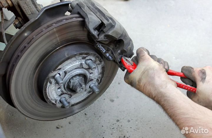 Замена тормозных колодок