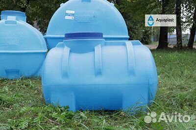 Пластиковая ёмкость для воды