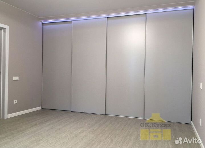 Шкаф с зеркалом