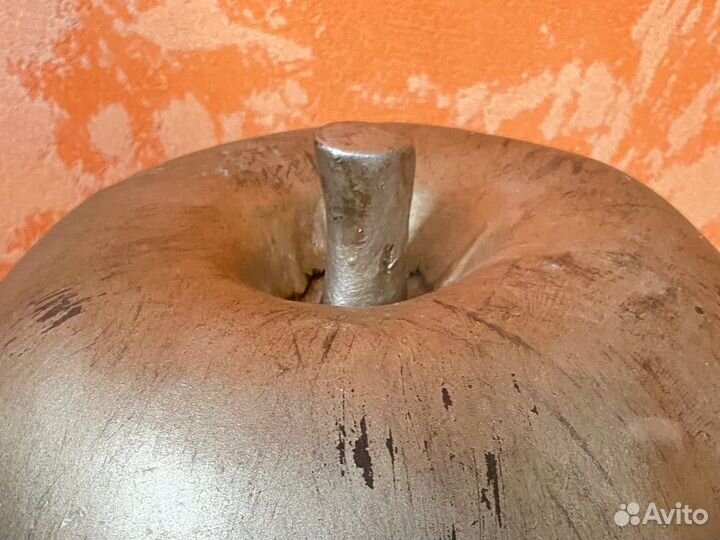 Интерьерная скульптура серебряное яблоко