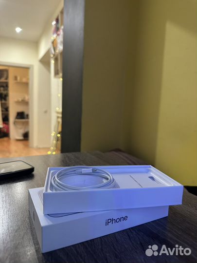 Оригинальный шнур на iPhone