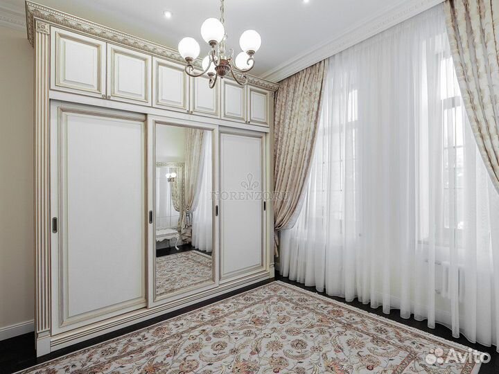 Шкаф четырехдверные