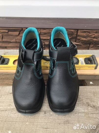 Ботинки рабочие с носком из металла