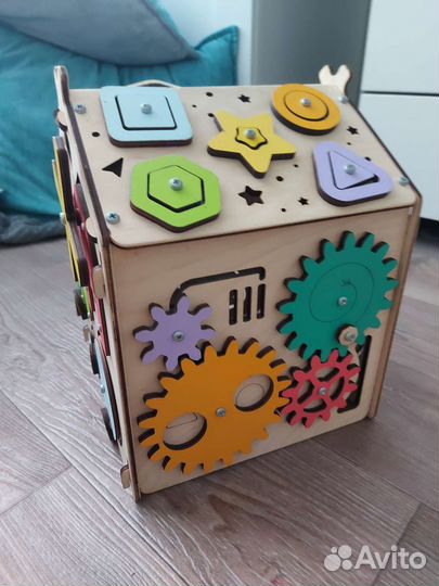 Бизиборд домик