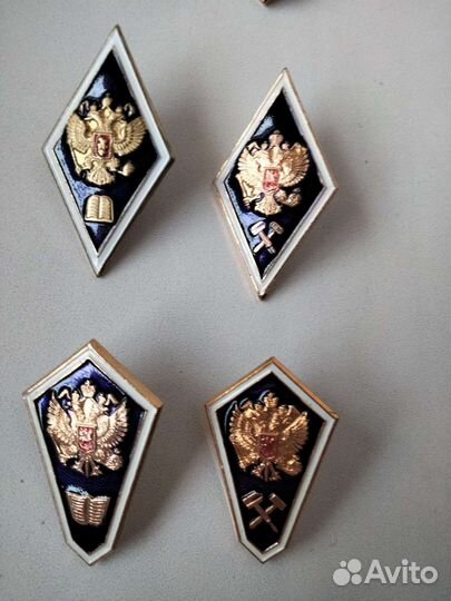 Значки о высшем и среднем образовании