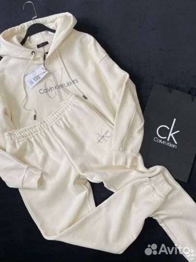 Женский спортивный костюм calvin klein