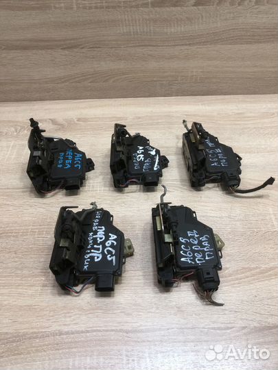 Замок двери передний правый Ауди A6 C5